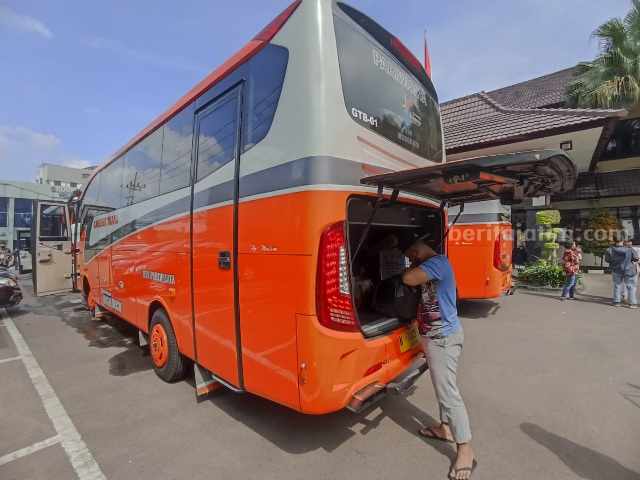 Puluhan Warga Ikut Balik Mudik Gratis Polresta Malang Kota ke Jakarta