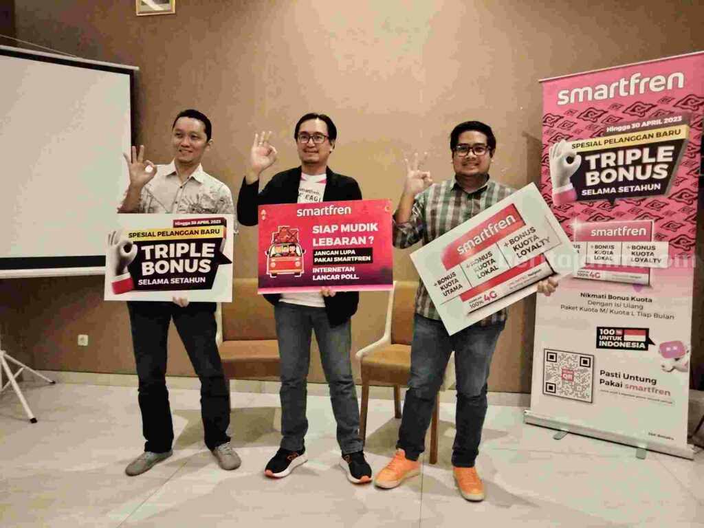 Regional Head South East Java Smartfren, Deckey Prasetiyo saat prescon Triple Berkah Smartfren di salah satu hotel di Kota Mojokerto. [Foto : Misti/beritajatim.com]