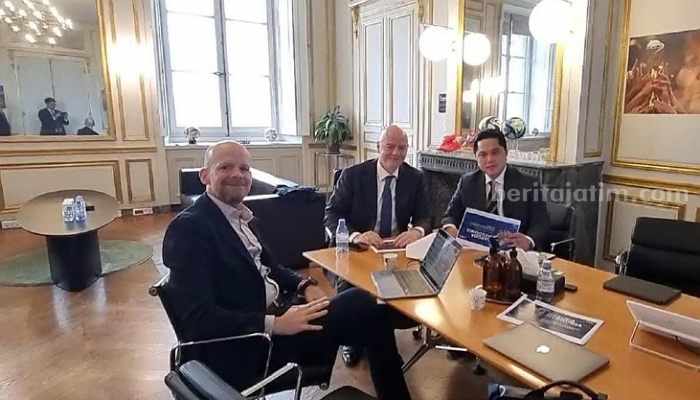 Erick Tohir, Ketua Umum PSSI saat bertemu dengan FIFA di Paris. (Dok)
