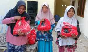 PDI Perjuangan Bersama SAI Bagikan 12.500 Paket Sembako di Pamekasan