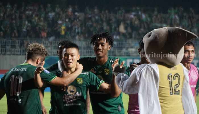 Sho Yamamoto usai mencetak gol di gawang Dewa United. (Way)