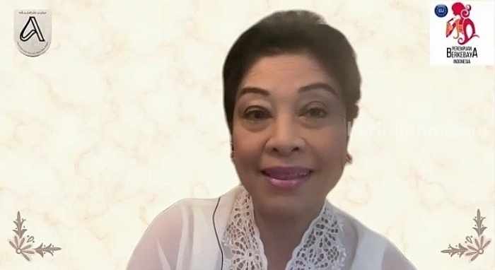 Christiana Dessynta Streiff, Ketua Perempuan Berkebaya Indonesia (PBI) di Eropa.
