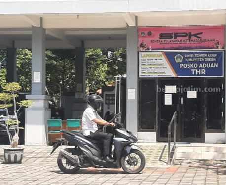 Terkait THR, Buruh Laporkan Perusahaan ke Disnaker Gresik Dinas Tenaga Kerja (Disnaker) Gresik membuka posko pengaduan Tunjungan hari raya (THR)
