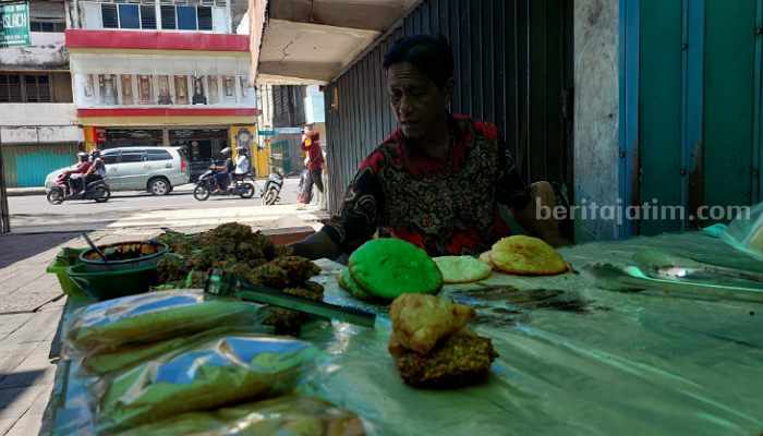Penjual makanan khas Surabaya. (Way)