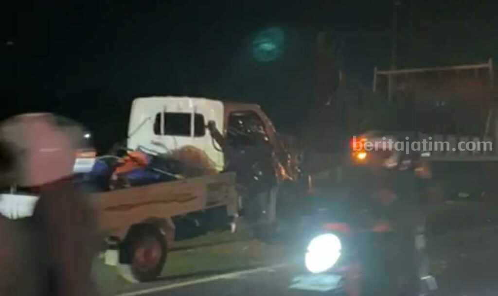 Pick up yang diderek oleh petugas