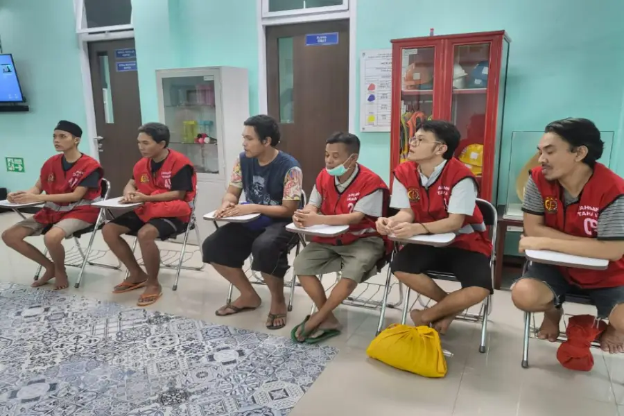 Kejari Surabaya Kirim 6 Tersangka Kasus Narkoba ke Balai Rehabilitasi Napza Kejari Surabaya