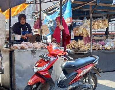 H-1 Lebaran, Harga Daging Sapi di Pasar Sumenep Tembus Rp140 Ribu/Kg penjual daging di pasar anom sumenep