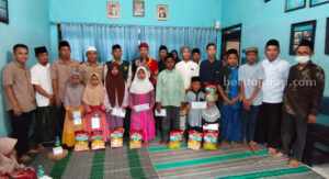 Warnai Bulan Ramadhan, PWI Sumenep Gelar Santunan Anak Yatim Santunan anak yatim yang digelar PWI Sumenep (foto : PWI Sumenep)