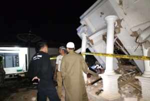 Ledakan di Ambunten Sumenep Diduga Akibat Obat Mercon 17 kg Rumah Zaini yang ambruk terkena ledakan sreng dor