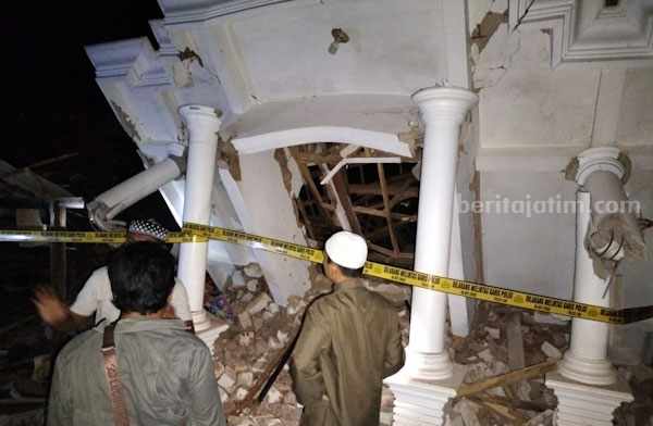 Rumah milik Zaini hancur diguncamg ledakan