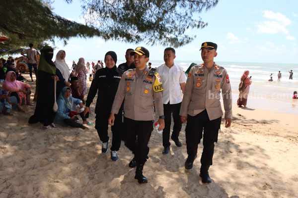 Pengunjung Meningkat, Kapolres Sumenep Cek Keamanan Tempat Wisata Kapolres Sumenep saat mengecek keamanan tempat wisata