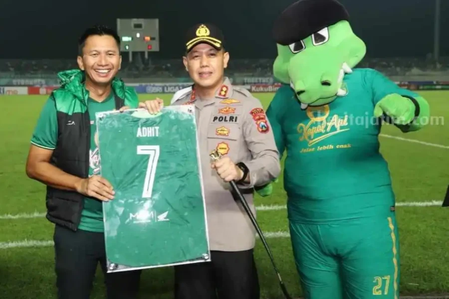 Pengamanan Sepak Bola Persebaya Lawan Dewa United dan Persija di Stadion Gejos Tanpa Rantis Persebaya Surabaya