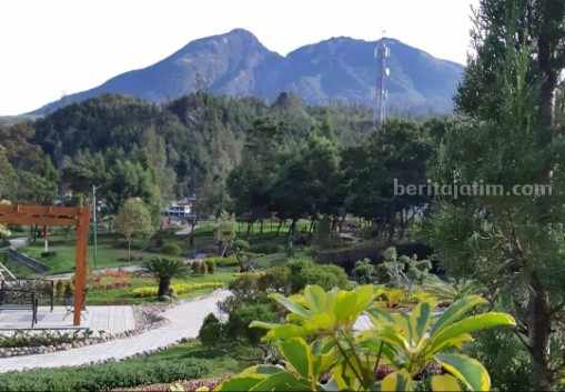 6 Wisata Hutan Magetan, Cocok Dikunjungi saat Libur Lebaran 2023 Suasana kawasan wisata Tirto Gumarang yang menawarkan keindahan alam pegunungan Magetan.