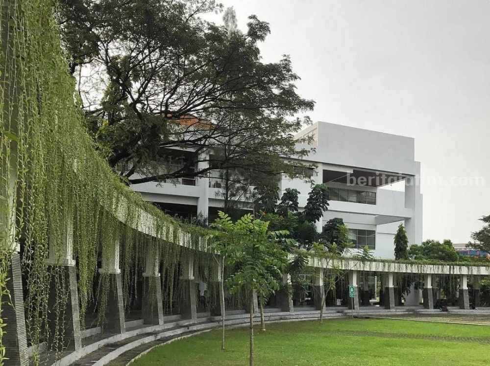 ITS masuk universitas top di Jawa Timur (Sumber: laman ITS)