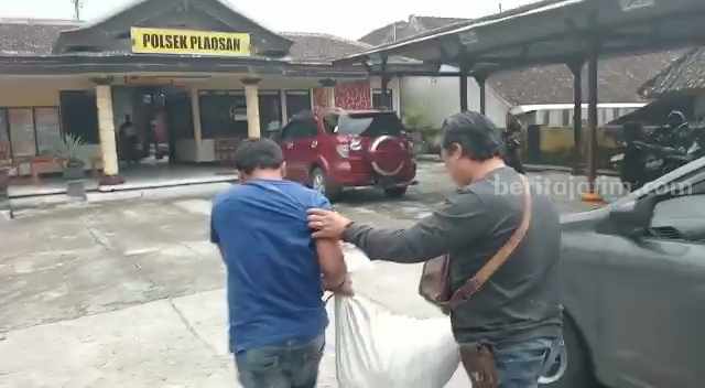 NP salah pelaku pencurian saat diamankan Satreskrim Polsek Plaosan.
