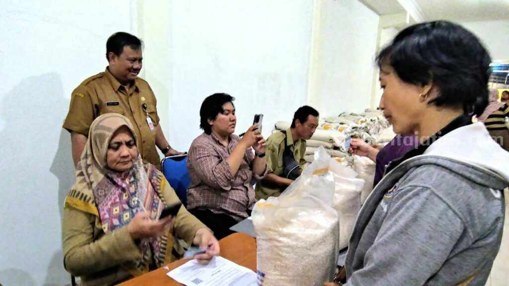 Pemerintah Salurkan Bantuan Beras untuk 31 Ribu Warga Kota Kediri Foto Beritajatim