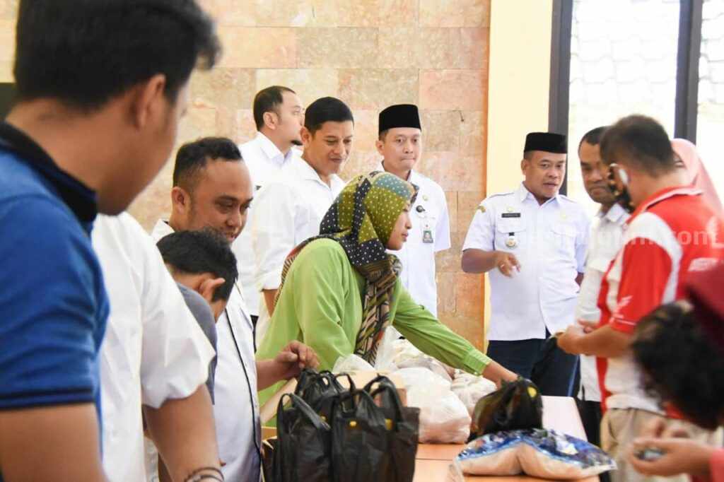 Tinjau OPM Ramadhan, Wali Kota Kediri Ajak Masyarakat Bijak Berbelanja WhatsApp Image 2023-04-12 at 11.59.31_11zon