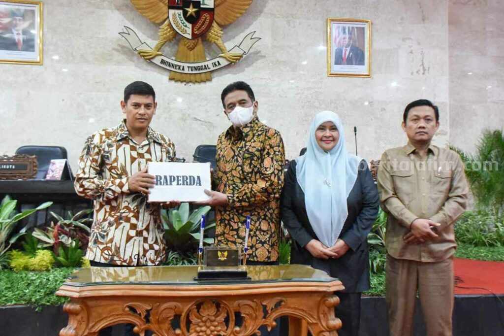 Wali Kota Kediri Tanda Tangani Persetujuan 3 Raperda WhatsApp Image 2023-04-13 at 16.32.19_11zon