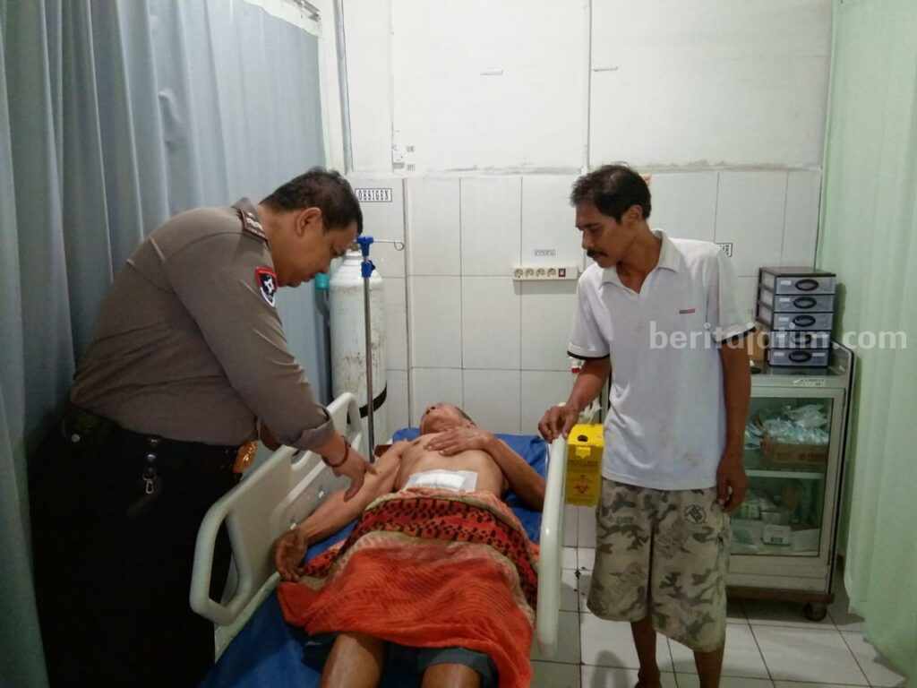 Percobaan Bunuh Diri, Kakek di Kediri Iris Perut Sendiri Pakai Silet WhatsApp Image 2023-04-30 at 18.52.13_11zon