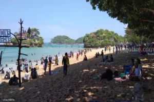 Wisata Balekambang