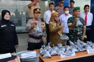 Polres Sumenep Musnahkan 200 Kg Bahan Petasan Sreng Dor bahan petasan sreng dor