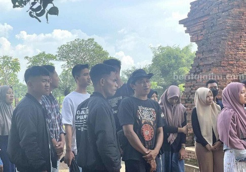 GMC Ziarah ke Situs-situs Sejarah di Jatim gmc