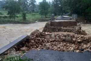 Jembatan Putus, Guru SMPN 2 Pasongsongan Sumenep Mutar 5 KM jembatan pasongsongan