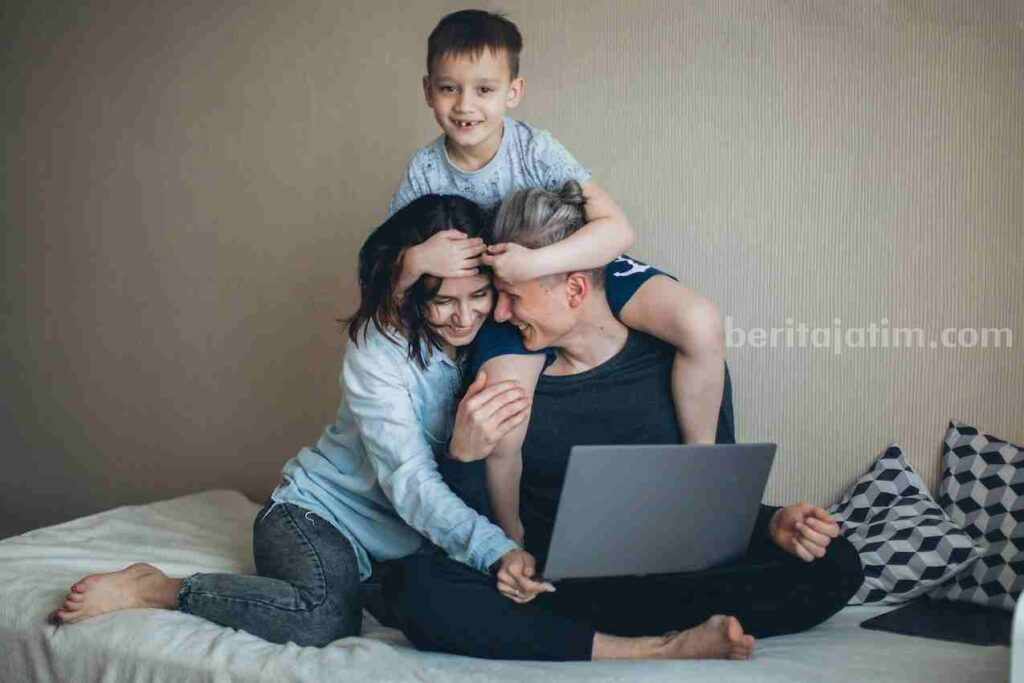 Resesi Seks, 9 Negara Ini Berikan Uang Kepada Penduduknya Agar Tak Childfree Ilustrasi keluarga (sumber: pexels)