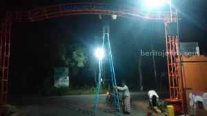 Pemasangan lampu baru dalam rangka Ramadhan Heppiii