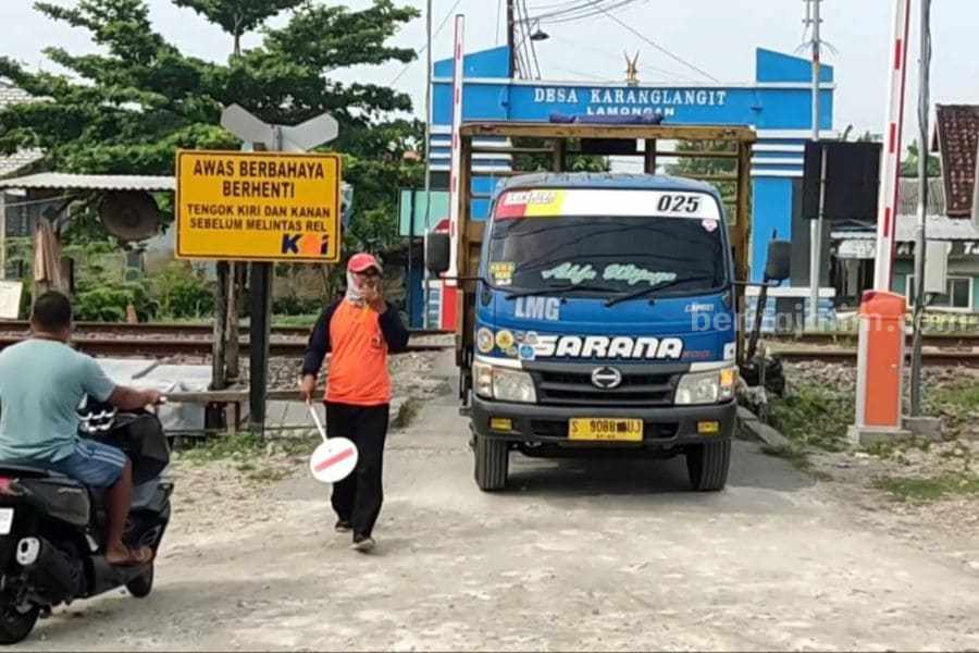 Waspada Saat Mudik, Begini Kondisi Rel KA di Lamongan perlintasan sebidang lamongan