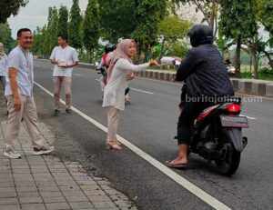 Ramadhan, Front One Ratu Hotel Nganjuk Bagikan Takjil Gratis