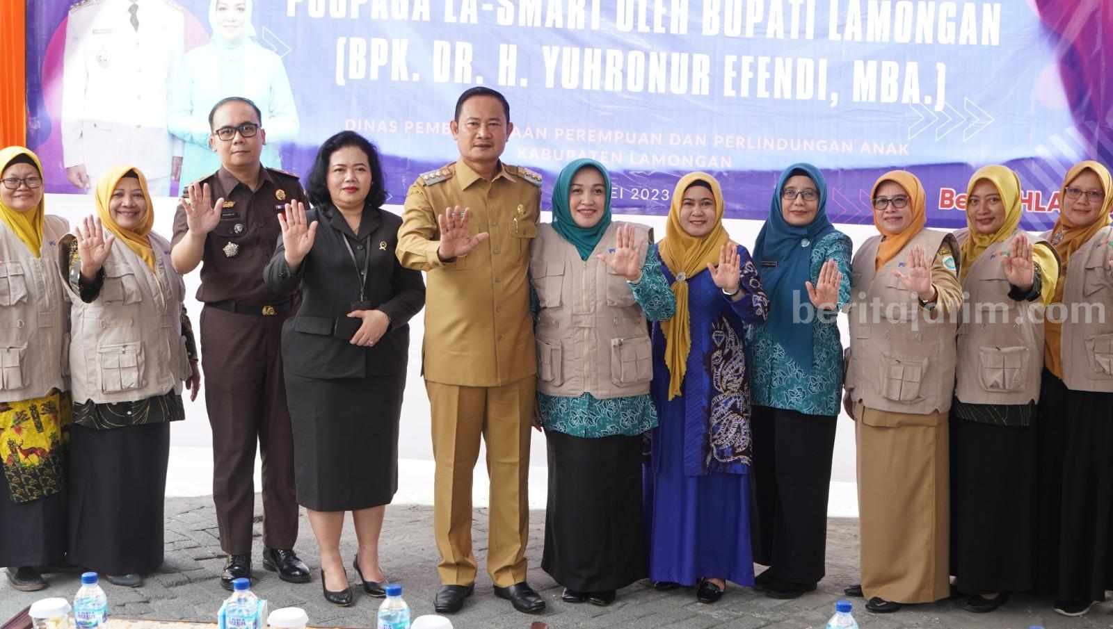 Pengukuhan Pengurus Puspaga La-Smart yang bersamaan dengan launching Rumah Aman Lamongan (Foto: Thoriq/beritajatim.com).