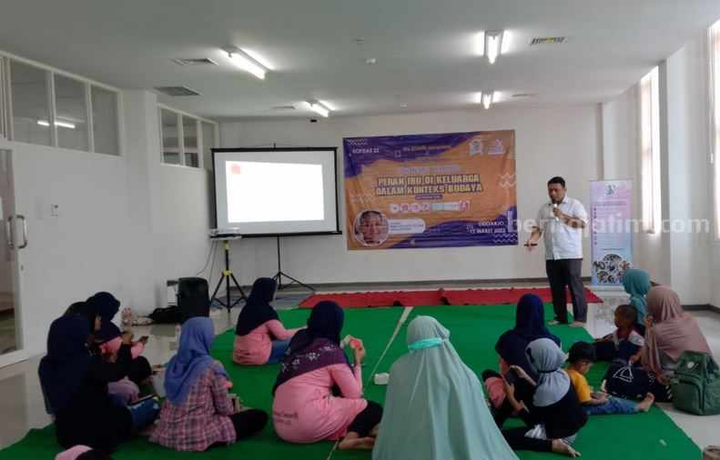 Tim pengabdi Universitas Muhammadiyah Sidoarjo (Umsida) ketika memberikan pendampingan kepada Komunitas NDBW doi Sarirogo, Minggu (21/3) lalu.