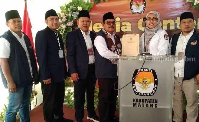 Ketua Partai Nasdem Kabupaten Malang, Choirul Anam bersama Ketua KPU Kabupaten Malang, Anis Suhartini, Kamis (11/5/2023).