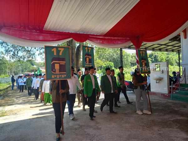 PPP Sumenep Daftar Bacaleg, Awali Ziarah ke Asta Tinggi DPC PPP sumenep saat mendaftarkan bacaleg ke KPU setempat (foto : Temmy/ beritajatim.com)
