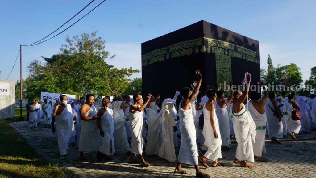 CJH asal Tuban yang mengikuti bimbingan manasik Haji oleh PT. SIG GHoPO Tuban. [Foto: Diah Ayu/beritajatim.com]
