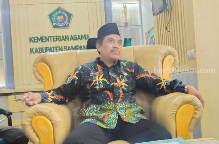 Tak Lunasi BPIH, Ratusan CJH Asal Sampang Gagal Berangkat Haji Abdul Wafi Kepala Kemenag Sampang, (Foto: Zamachsari/beritajatim.com)