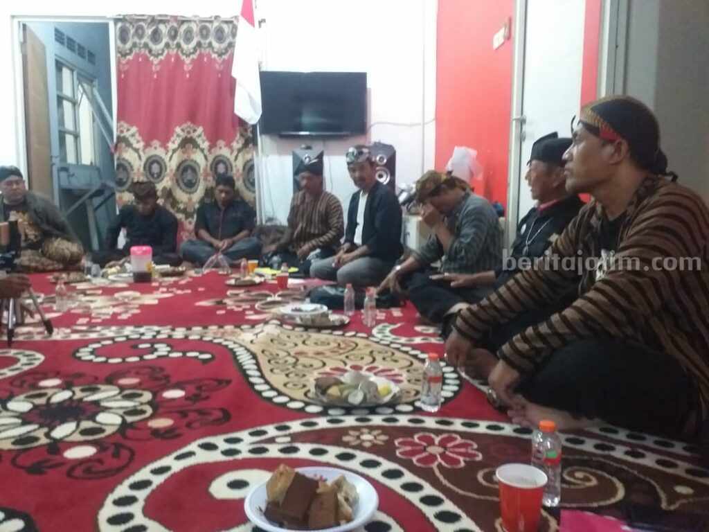 Pertemuan dengan Paguyuban Jenggalamanik Sidoarjo.