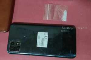 Hendak Transaksi Sabu, Warga Pulau Sepudi Sumenep Dibekuk Polisi Barang bukti sabu seberat 0,5 gram di pulau Sepudi (foto: Humas Polres Sumenep)