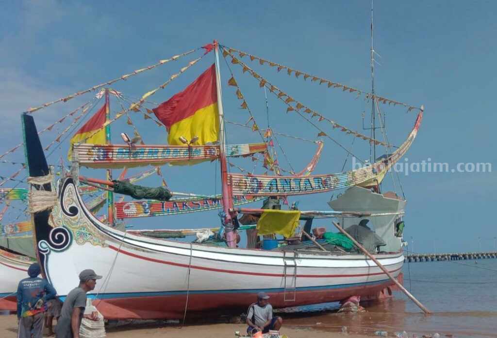 KMN Anjar Sinar Sari saat berangkat melaut