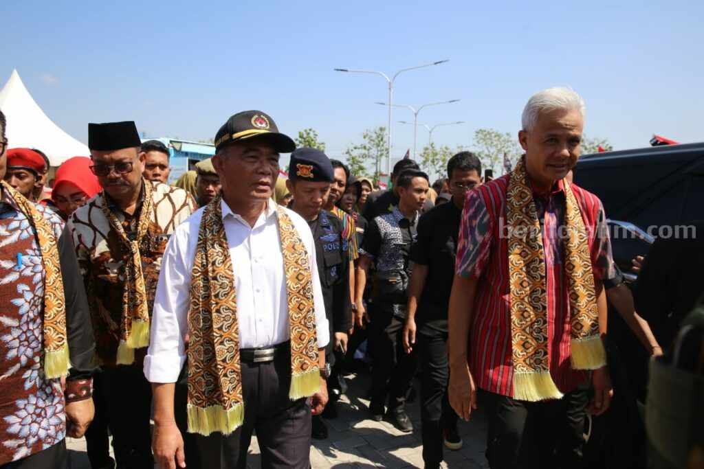 Menko Muhadjir Bicara tentang Stunting dan Kemiskinan Ekstrem Menko PMK Muhadjir Effendy bersama Gubernur Jateng Ganjar Pranowo pada acara di gedung Dewi Sri, Kecamatan Purwodadi, Kabupaten Grobogan, Selasa (23/5/2023).