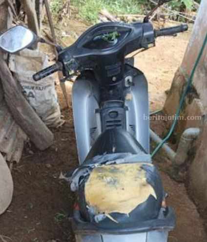 Sepeda motor yang dikendarai korban sebelum terjadi ledakan (foto : Humas Polres Sumenep)