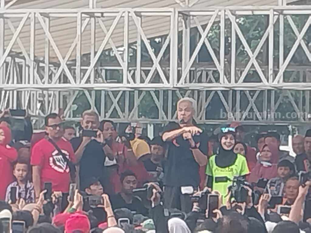 Ganjar Pranowo Disambut Teriakan ‘Presiden’ di Alun-alun Jember