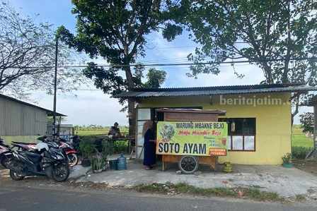 Bayi Mungil Ditemukan di Sebelah Warung Soto Lamongan Warung soto, lokasi ditemukannya bayi di Dusun/Desa Mekanderejo, Kecamatan Kedungpring, Lamongan (Foto : Istimewa)