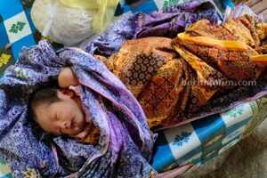 Kondisi bayi yang ditemukan di sebelah warung soto Lamongan