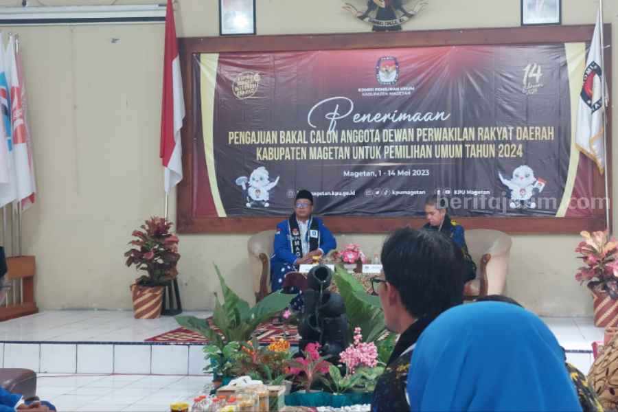 DPD PAN Magetan Daftarkan Bacaleg, Salah Satunya Bhayangkari DPD PAN saat mendaftarkan bacaleg ke KPU Magetan.
