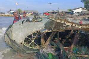 Nelayan Lamongan Temukan Puing Pesawat di Dasar Laut, Diduga Sisa Perang Dunia II.