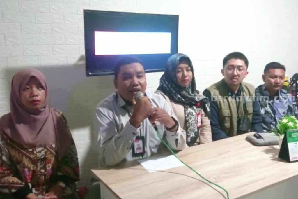 Saat konferensi pers yang digelar oleh FSTK Universitas Muhammadiyah Lamongan, di Ruang Lesikom (Foto: Thoriq/beritajatim.com).