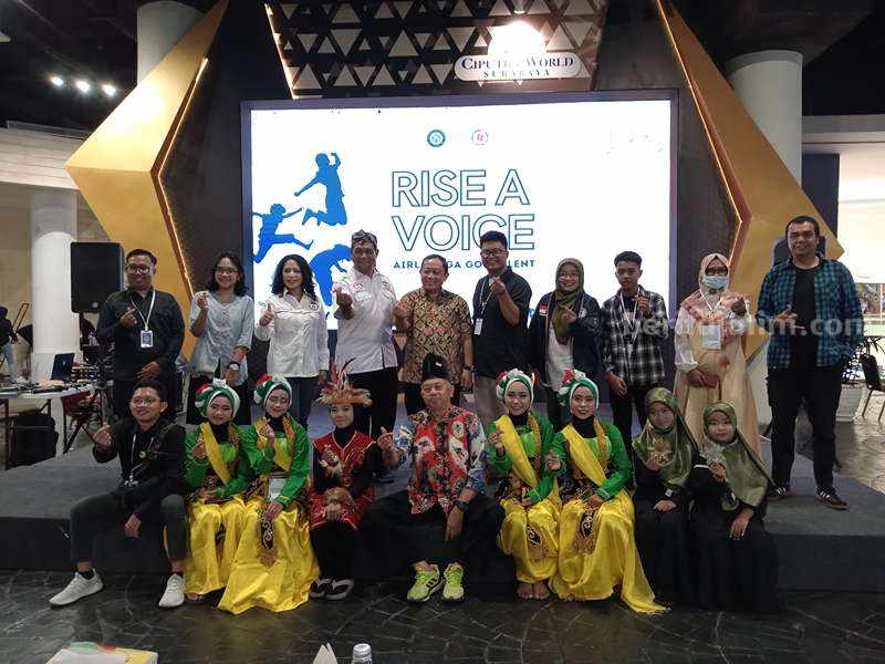 Kompetisi Rise A Voice bagi anak-anak panti asuhan di Ciputra World Mall Surabaya, Minggu (28/5/2023).
