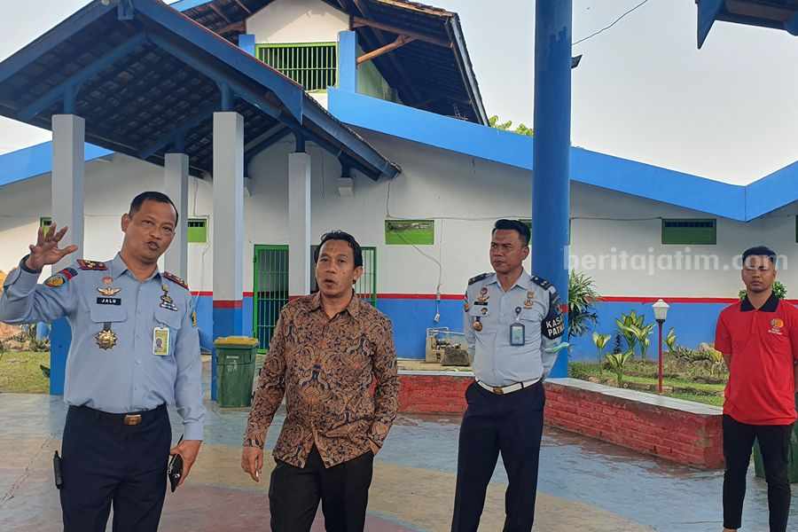Keasistenan PPS-KUMPM Andi dan Kalapas l Surabaya Jalu Yuswa Panjang keliling Lapas l Surabaya di Porong Keasistenan PPS-KUMPM Andi dan Kalapas l Surabaya Jalu Yuswa Panjang keliling Lapas l Surabaya di Porong